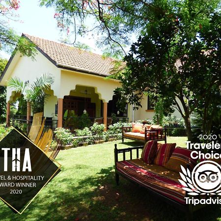 Bluemonkey Guesthouse เอนเทบเบ้ ภายนอก รูปภาพ