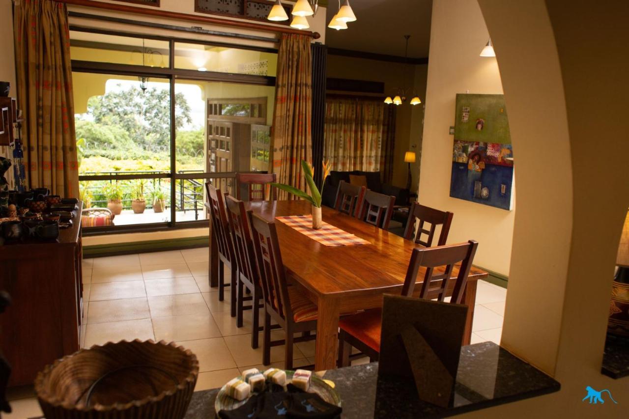 Bluemonkey Guesthouse เอนเทบเบ้ ภายนอก รูปภาพ