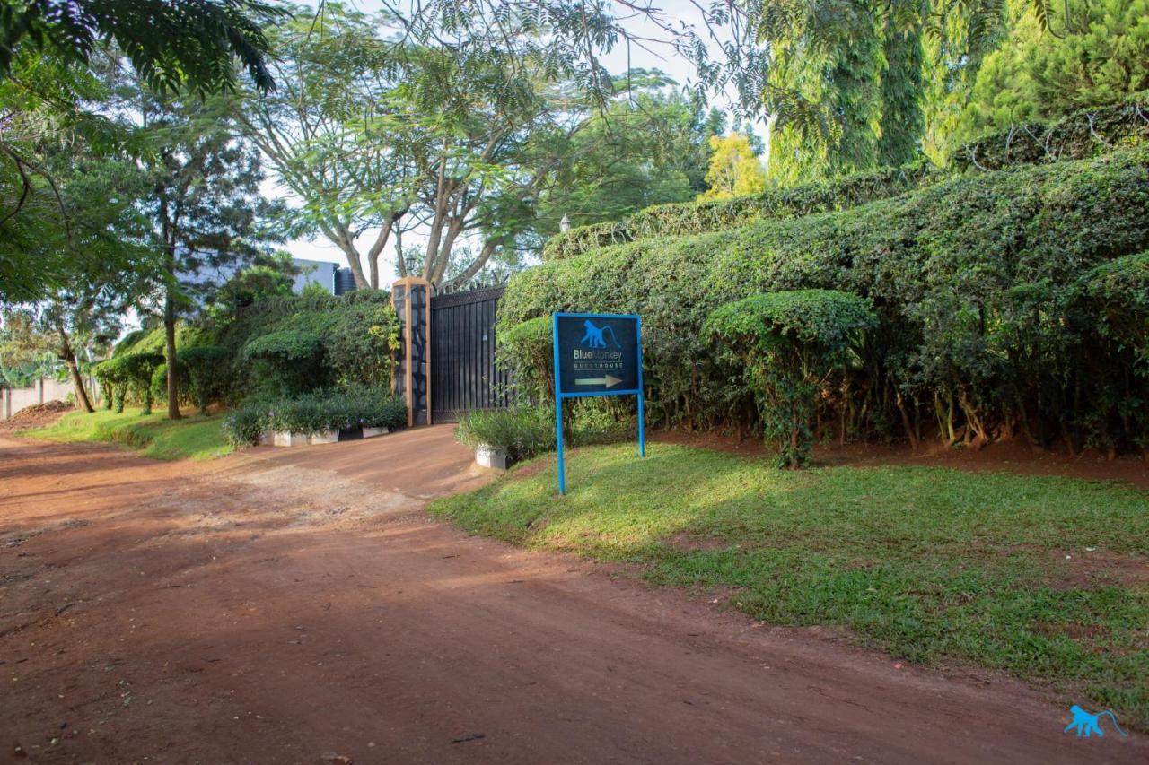 Bluemonkey Guesthouse เอนเทบเบ้ ภายนอก รูปภาพ
