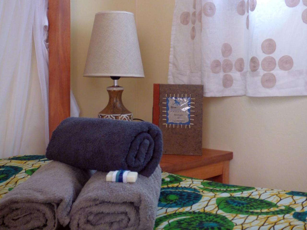 Bluemonkey Guesthouse เอนเทบเบ้ ภายนอก รูปภาพ